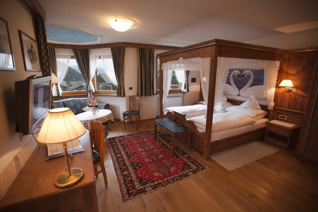 Hotel Garni Concordia - Dolomites Home Сельва-ди-Валь-Гардена Номер фото